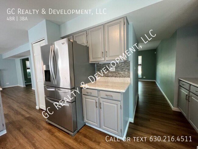 Building Photo - ***MUST SEE! 4 BDRM / 2.5 BTH / LARGE CORN...