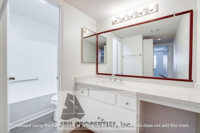 Building Photo - Charming 1 bedroom home located in the LES...