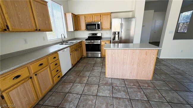 Building Photo - 2424 Predera Ave