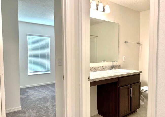 Building Photo - Beautiful 4 Bed 2 Bath Charmer For Rent!