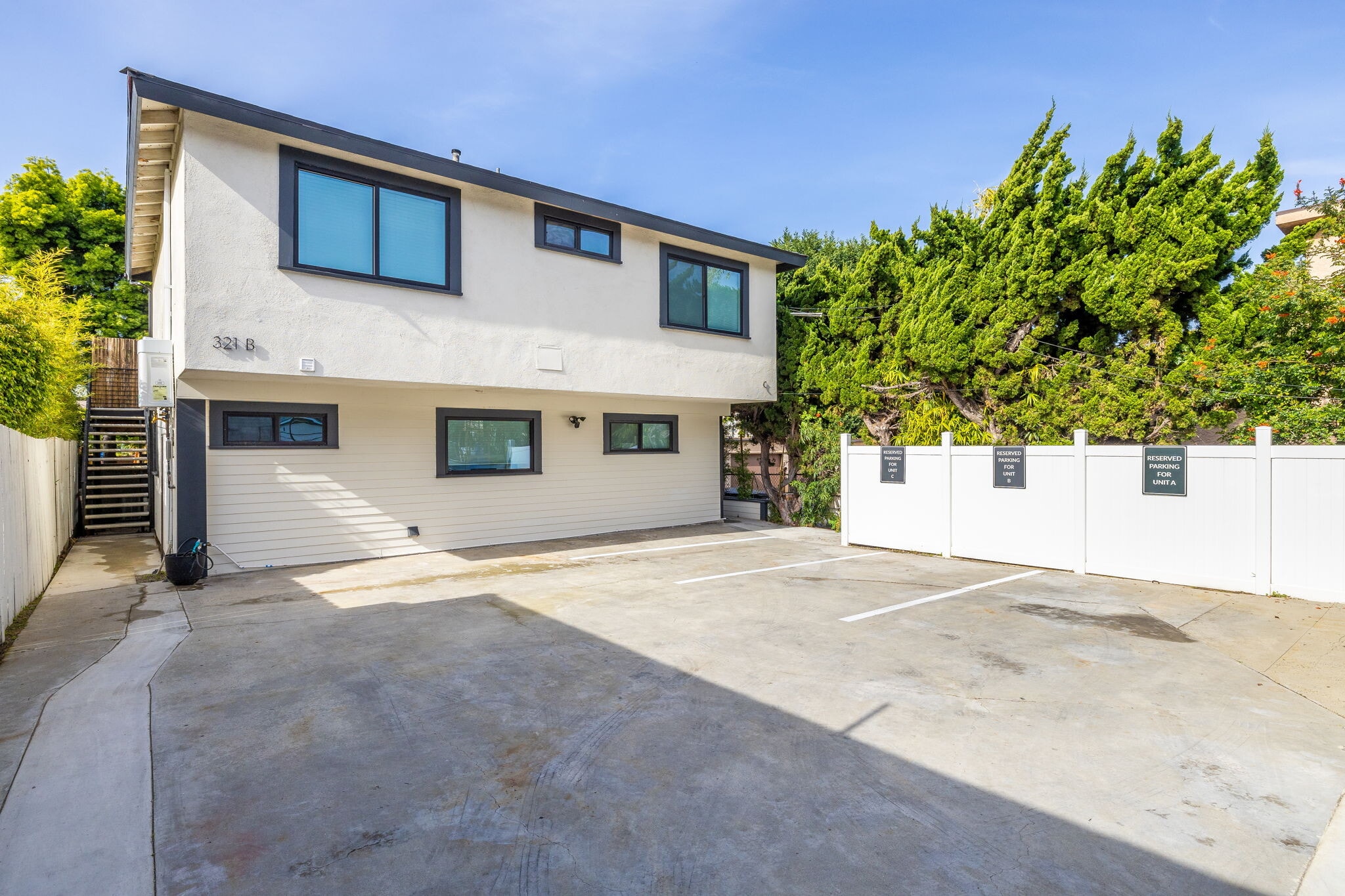 Building Photo - 321 N Gertruda Ave