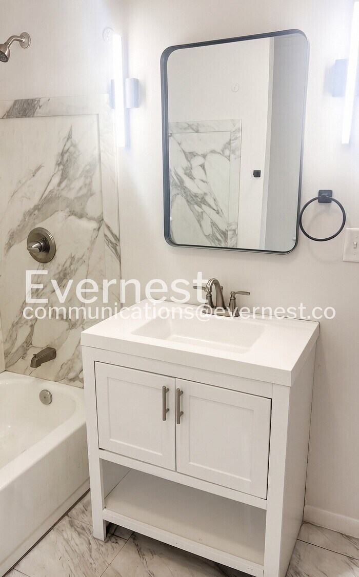 Building Photo - 2730 Elliott Ave