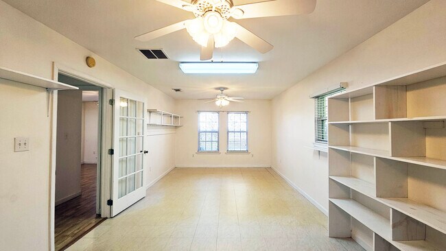 Building Photo - 16200 South Ave