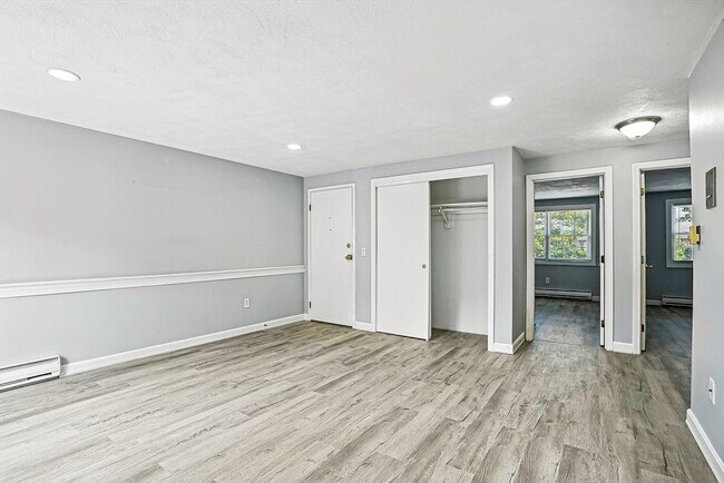 Building Photo - 8 Mayberry Dr
