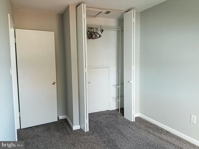 Building Photo - 142 Grand Dr