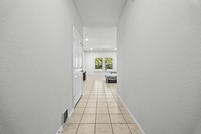 Building Photo - 603 Taggart Trail