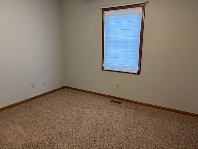 Building Photo - Three bedroom home in Rochester School Dis...