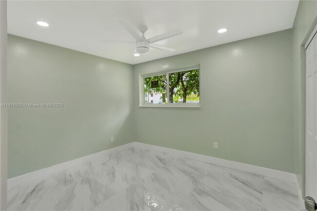 Building Photo - 10370 SW 174th Terrace
