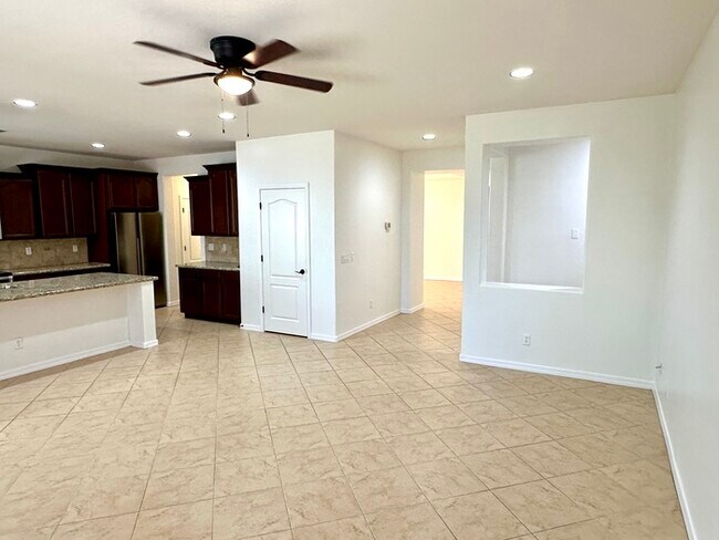 Building Photo - Fantastic Goodyear Home in Sedella