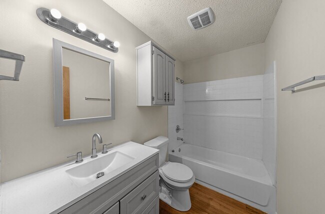 Building Photo - Great 2 Bed /1 Bath Downtown Bentonville