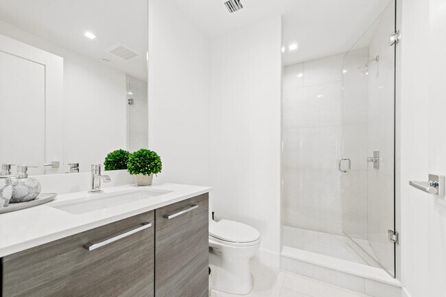 Building Photo - 5000 N Ocean Dr