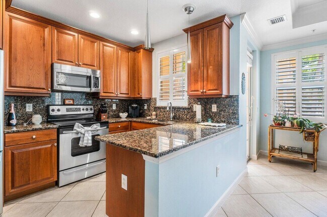 Building Photo - 11756 Valencia Gardens Ave