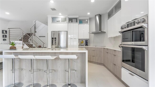 Building Photo - 321 SW 194th Ave