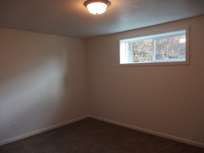 Building Photo - 431/433 Indian Hills Dr.