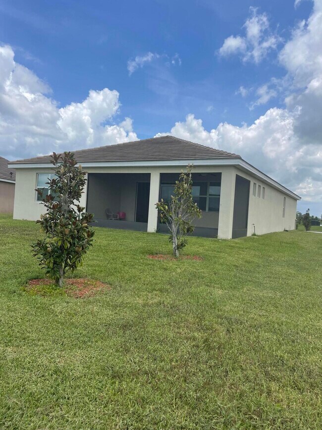 Building Photo - 12432 Arabella Dr