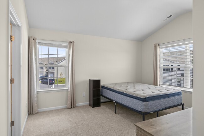 Building Photo - 3610 Sedge Dr
