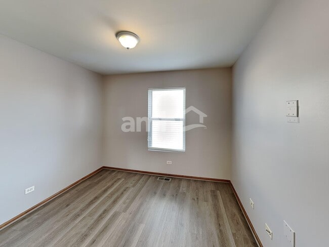 Building Photo - 3803 Saratoga Dr