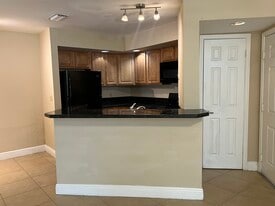 Building Photo - 3370 Pinewalk Dr N