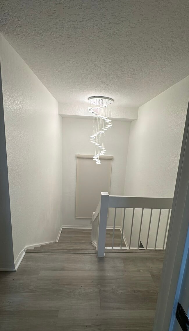 Building Photo - 14903 Southfork Dr