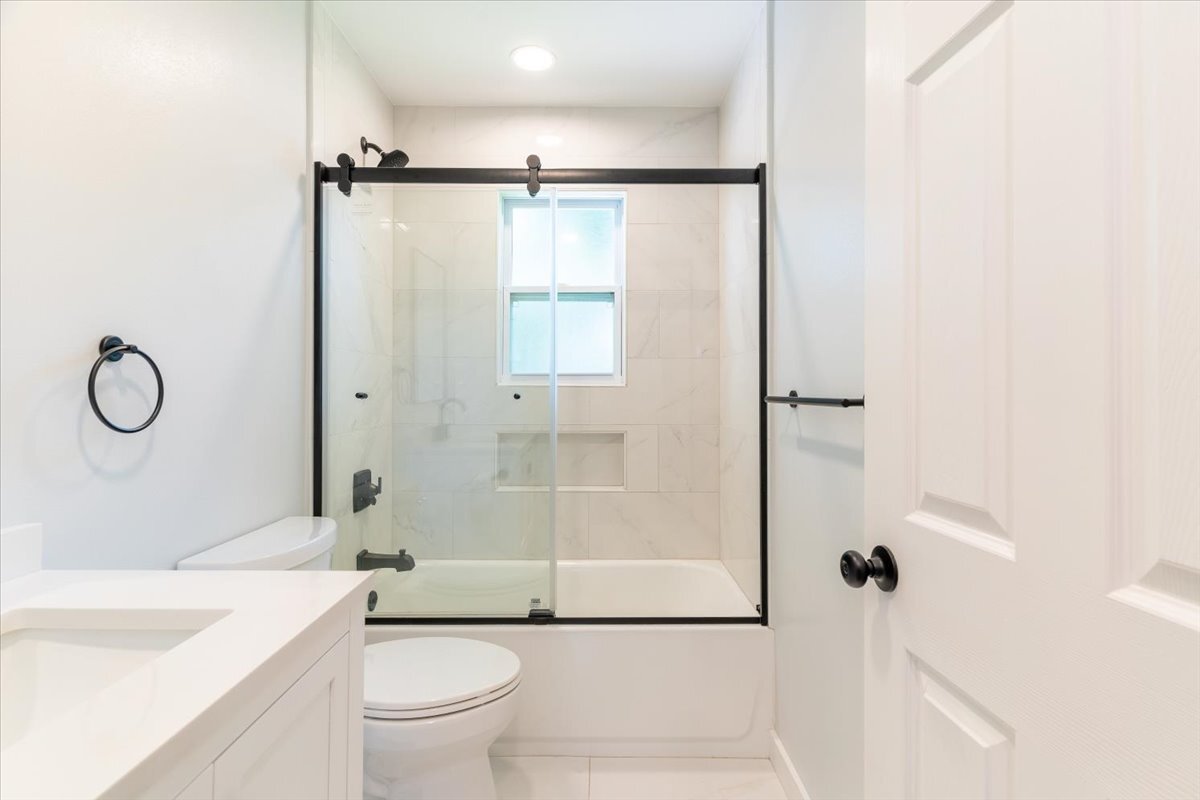 Downstair Bathroom - 817 N Lakeside Dr