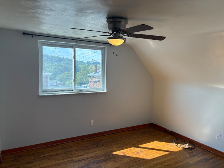 Building Photo - 1405 Belasco Ave