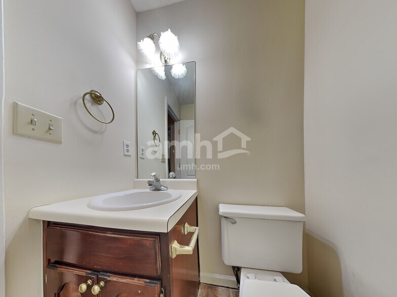 Building Photo - 401 Streamview Ln