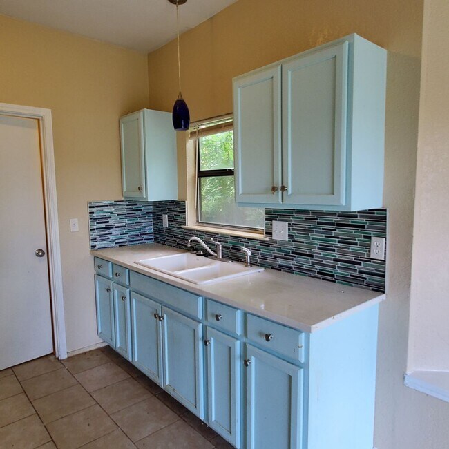 Building Photo - 8686 Ridge Mile, San Antonio, TX. 78239