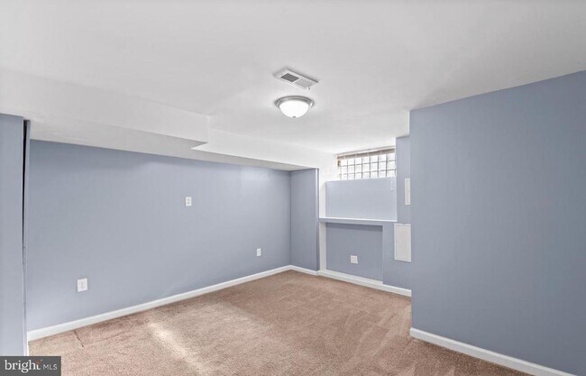 Building Photo - 1911 72nd Ave