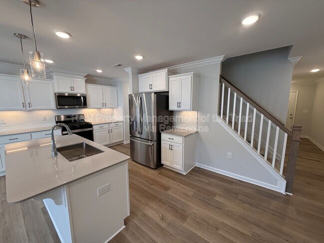 Building Photo - 907 Elderberry Wy