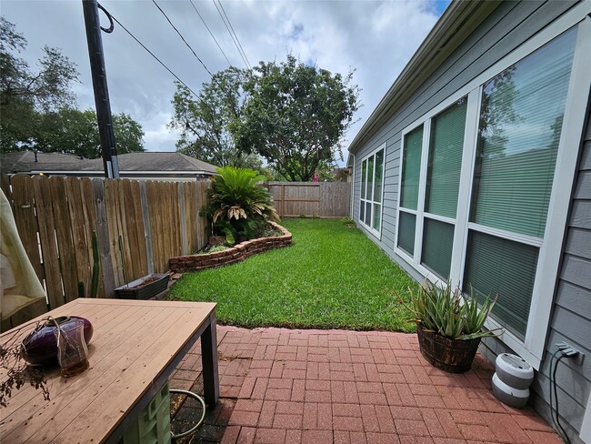 Building Photo - 6002 Fulton Meadows Ln