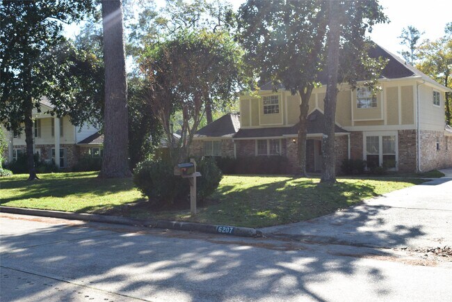 Building Photo - 6207 Northway Dr
