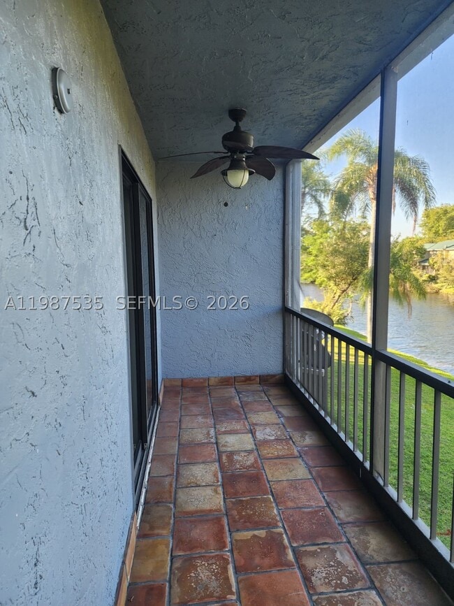 Building Photo - 537 N University Dr