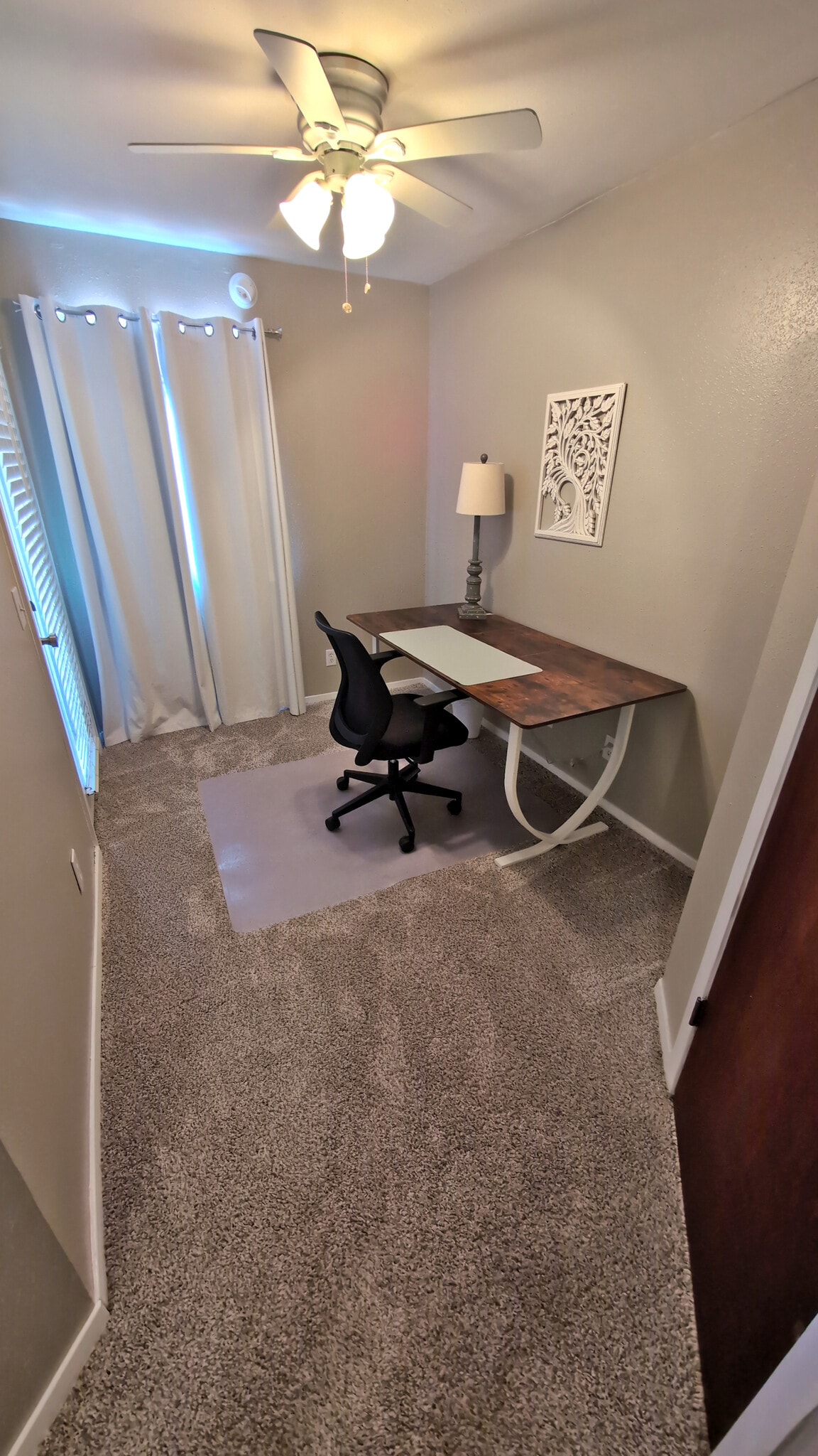 Building Photo - 1305 W Villa Maria Rd