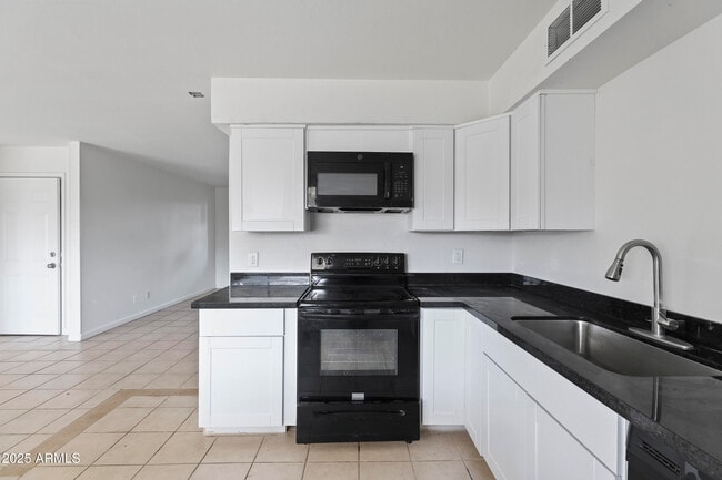 Building Photo - 5212 N 67th Dr
