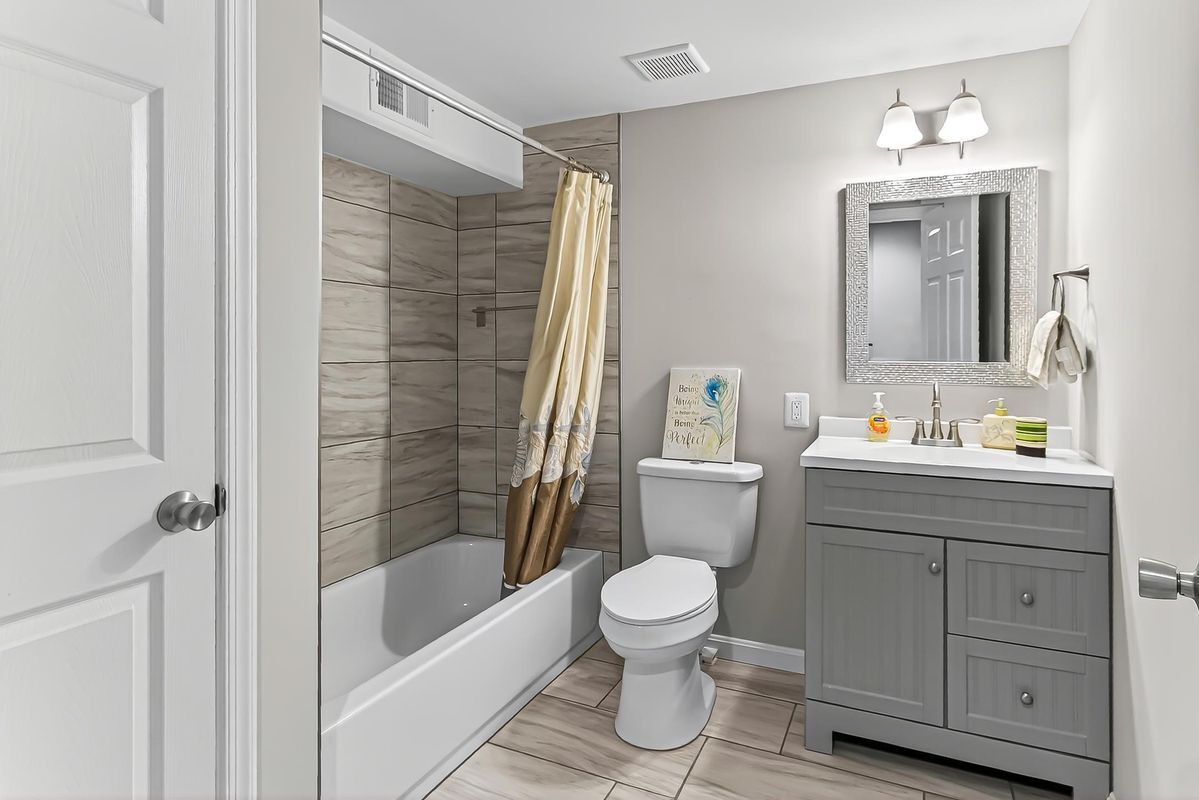 Building Photo - 1300 Pinstripe Ct