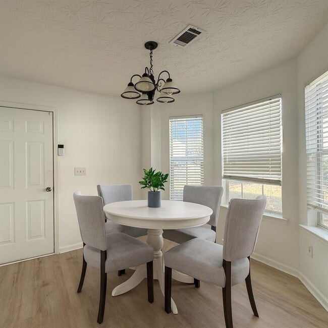 Building Photo - 3720 Crescent Walk Ln NE