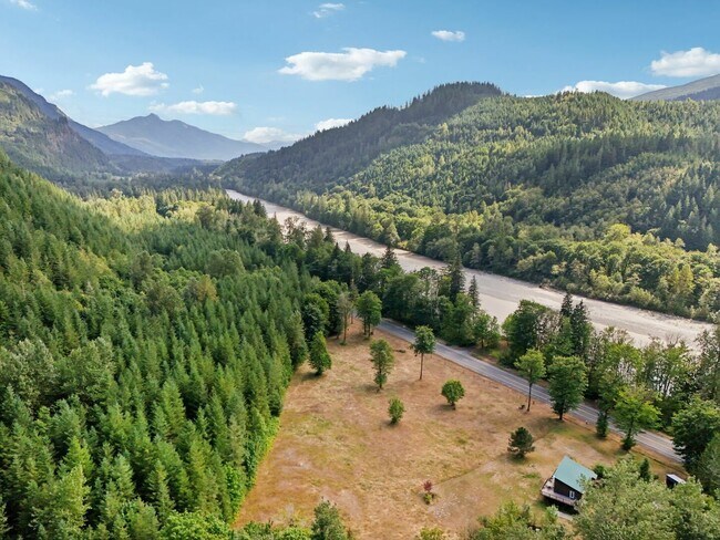 Building Photo - 14341 WA-530