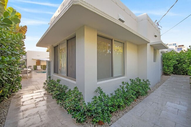 Building Photo - 8109 Harding Ave