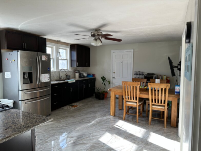 Building Photo - 17 Puritan Ave