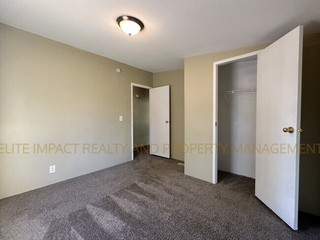 Building Photo - 1664 W Coralbrooke Dr