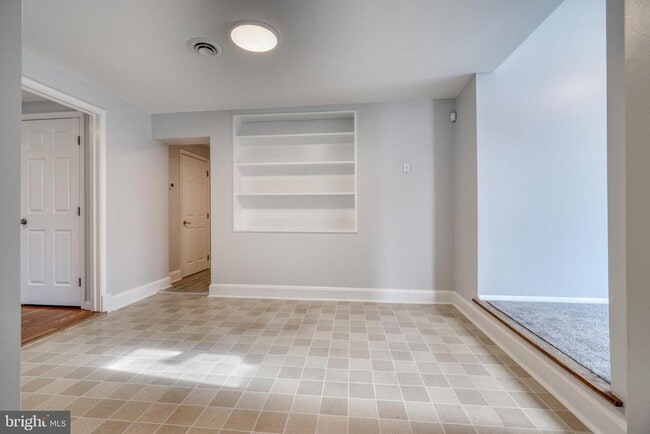 Building Photo - 427 Greenwood Rd