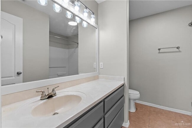 Building Photo - 14 E St