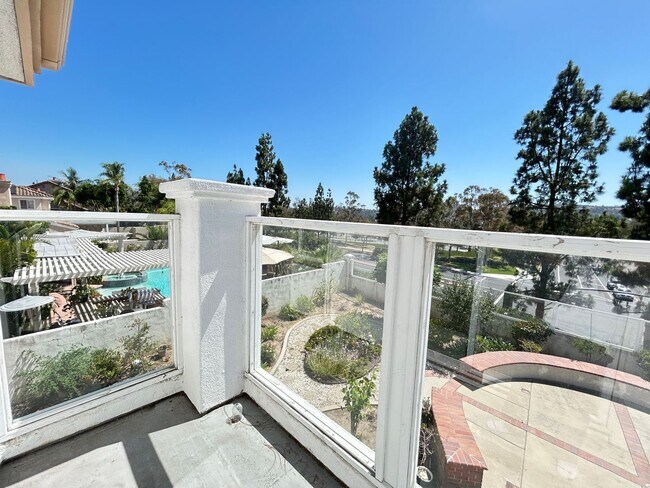 Building Photo - 8132 E Hillsdale Dr