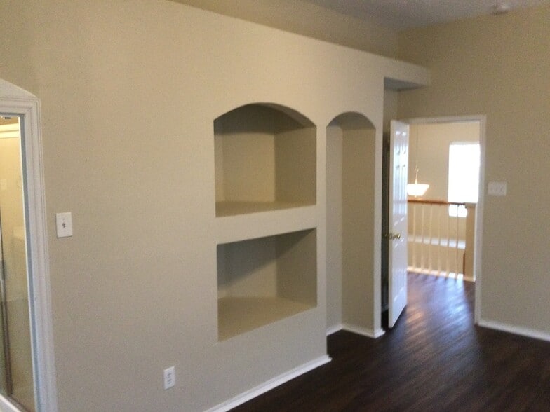 Building Photo - 2218 Laurel Oaks Dr