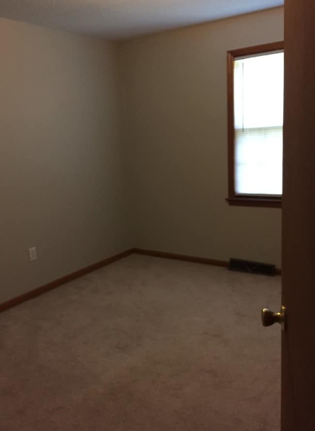 Building Photo - Evanston Estates Brick Home w/ Fenced Yard