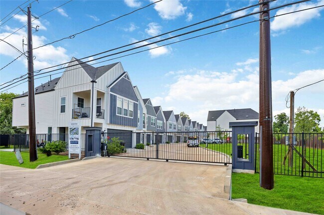 Building Photo - 8020 Westglen Dr