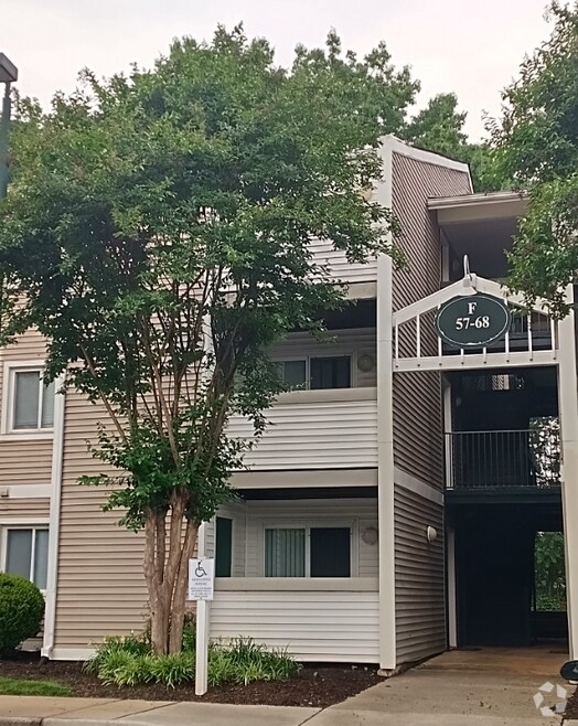 Building Photo - 600 Reusens Rd