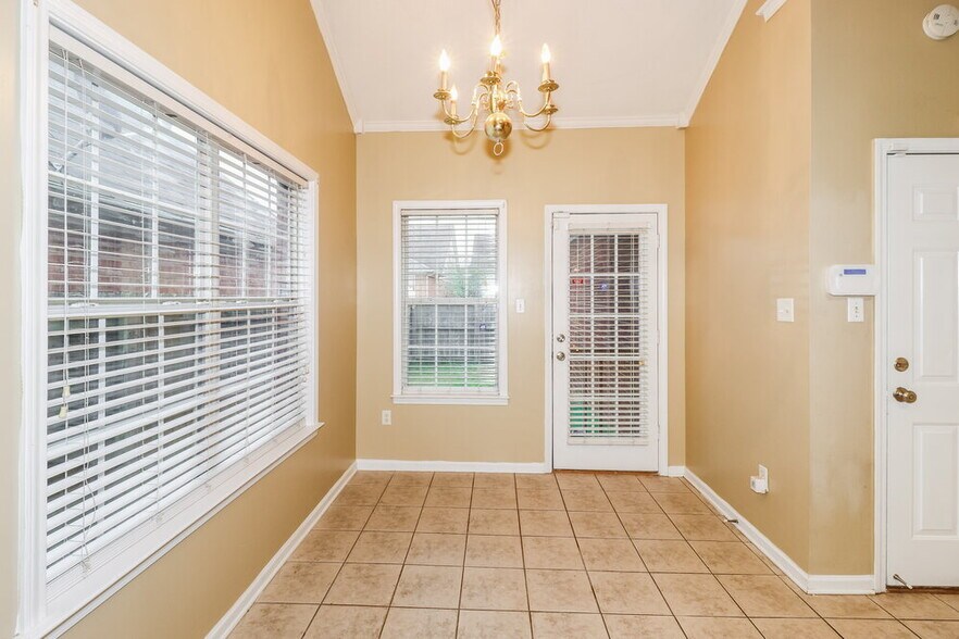 Building Photo - 8691 Overcup Oaks Dr