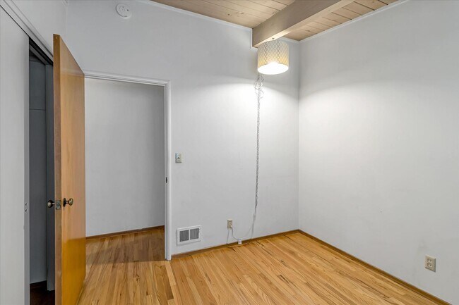 Building Photo - 3 Bedroom 2 Bath Home located in Palo Alto's Palo Verde Neighborhood!