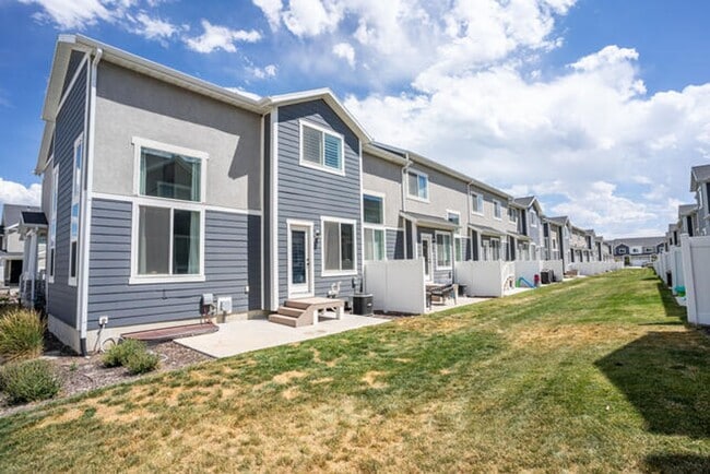 Building Photo - Upgraded Pet Friendly Lehi townhome